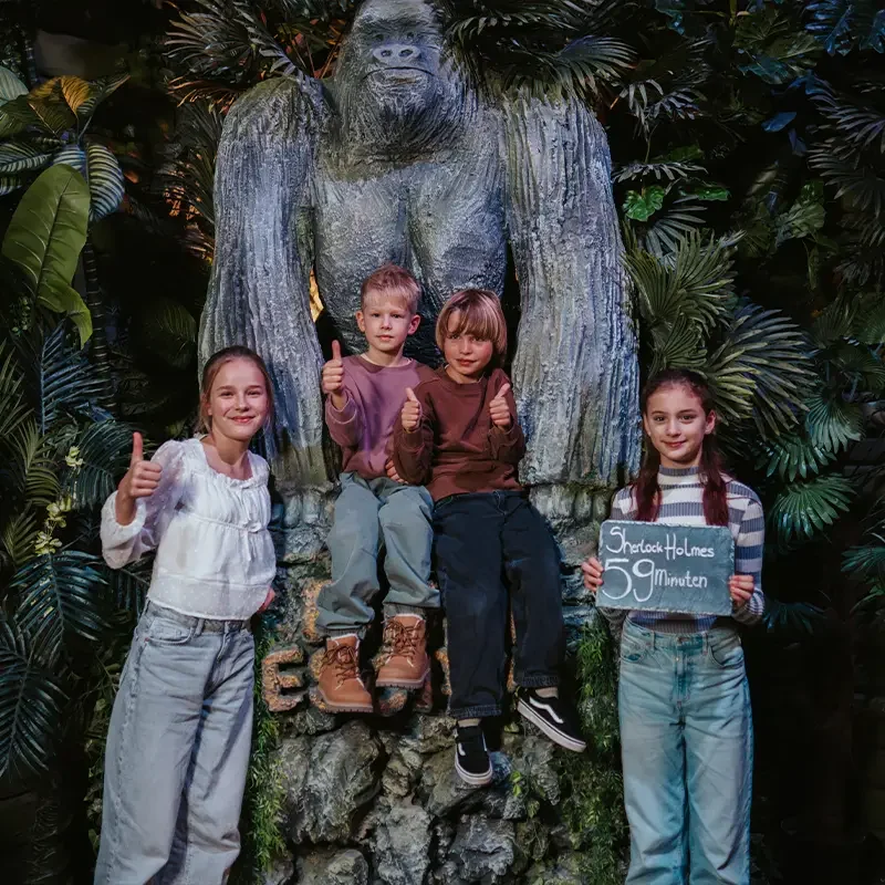 Kinder feiern eine Geburtstagsfeier im Escape Room bei Final Escape Zürich
